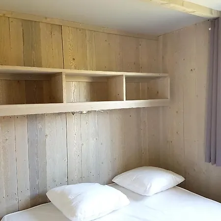 Bungalow De 2 Chambres Avec Piscine Partagee Et Terrasse Amenagee A Hébergement de vacances Commequiers