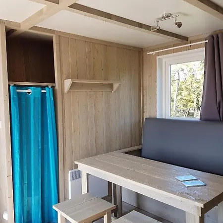 Bungalow De 2 Chambres Avec Piscine Partagee Et Terrasse Amenagee A *