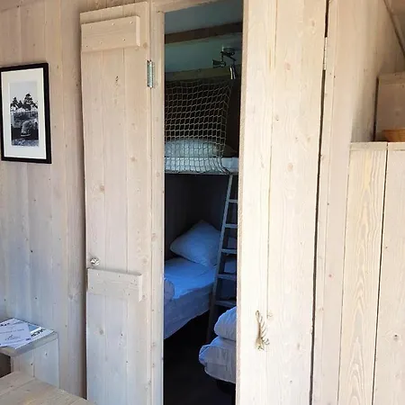 Bungalow De 2 Chambres Avec Piscine Partagee Et Terrasse Amenagee A * Commequiers