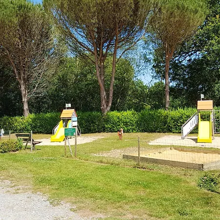 Bungalow De 2 Chambres Avec Piscine Partagee Et Terrasse Amenagee A