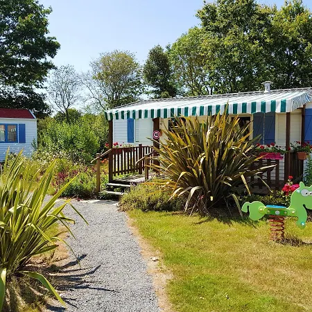 Bungalow De 2 Chambres Avec Piscine Partagee Et Terrasse Amenagee A Hébergement de vacances